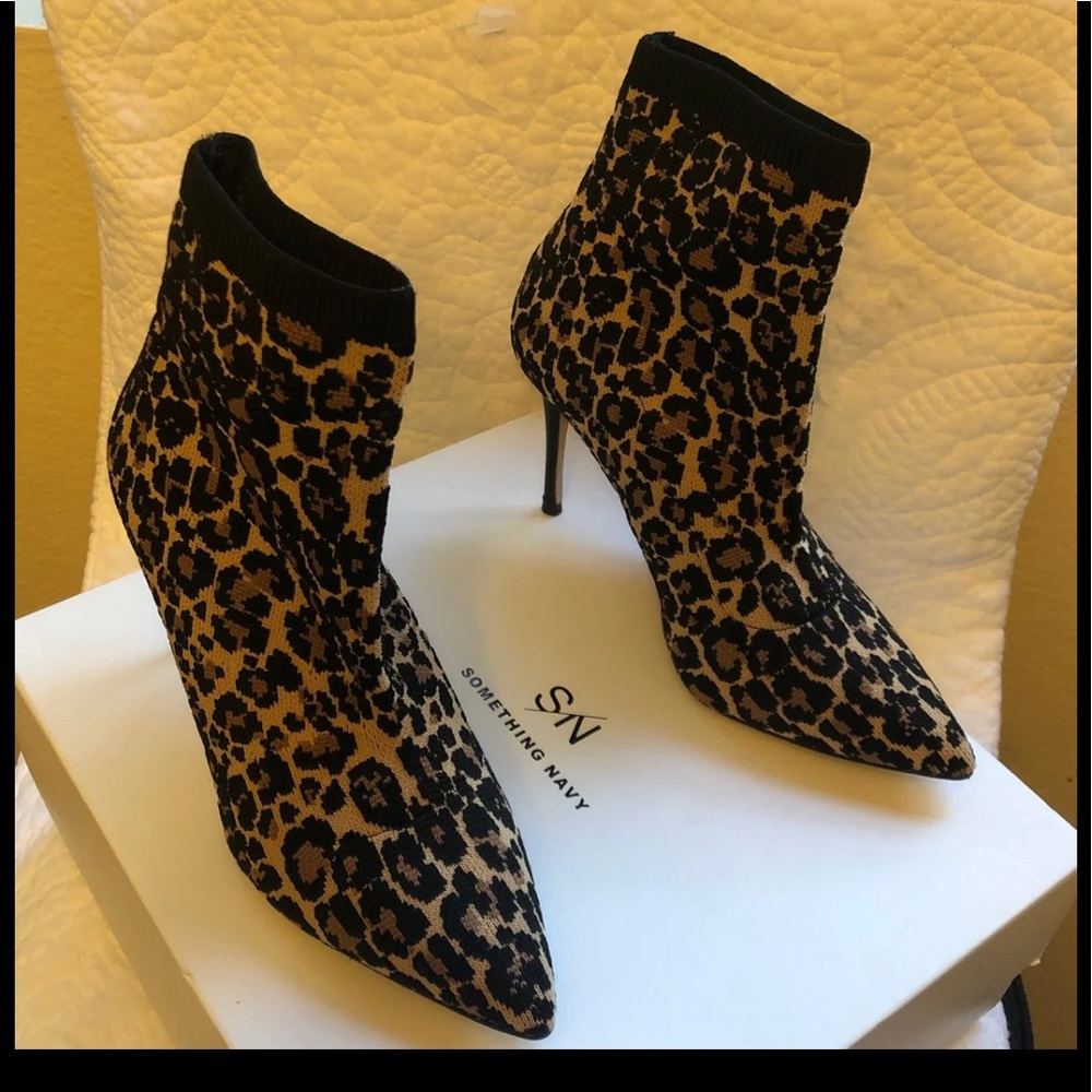 Something Navy Nix Leopard bootie